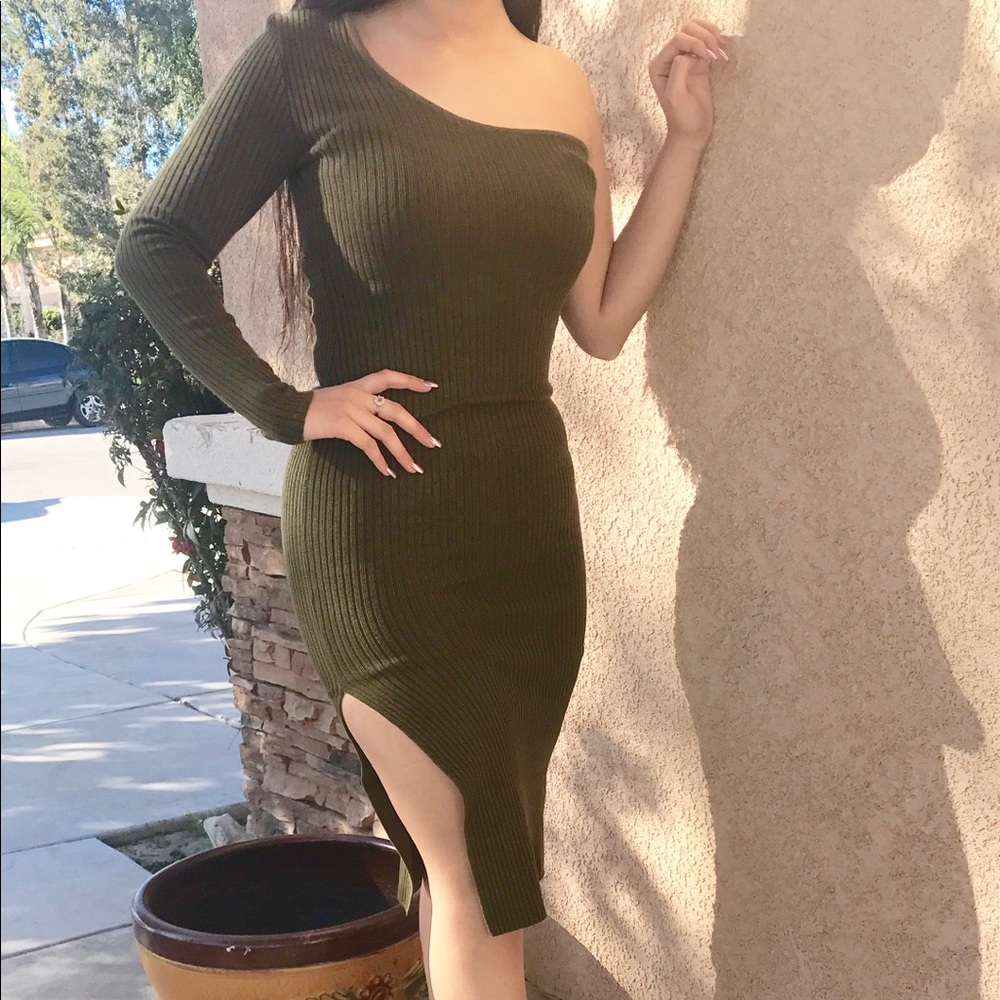 Green one sleeve dress